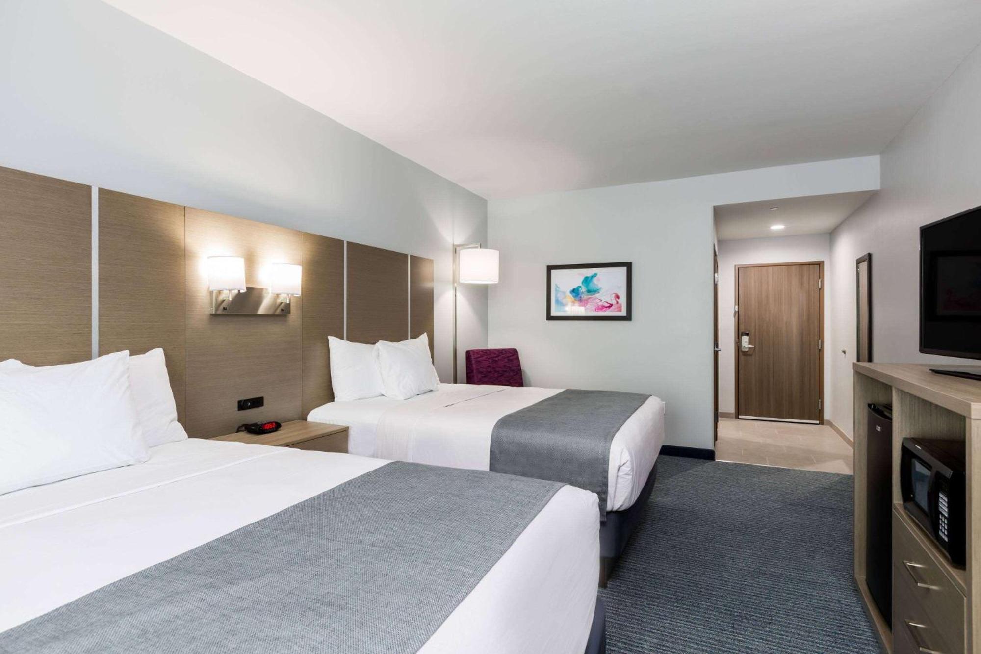 Days Inn & Suites By Wyndham Houston Nw Cypress Bagian luar foto
