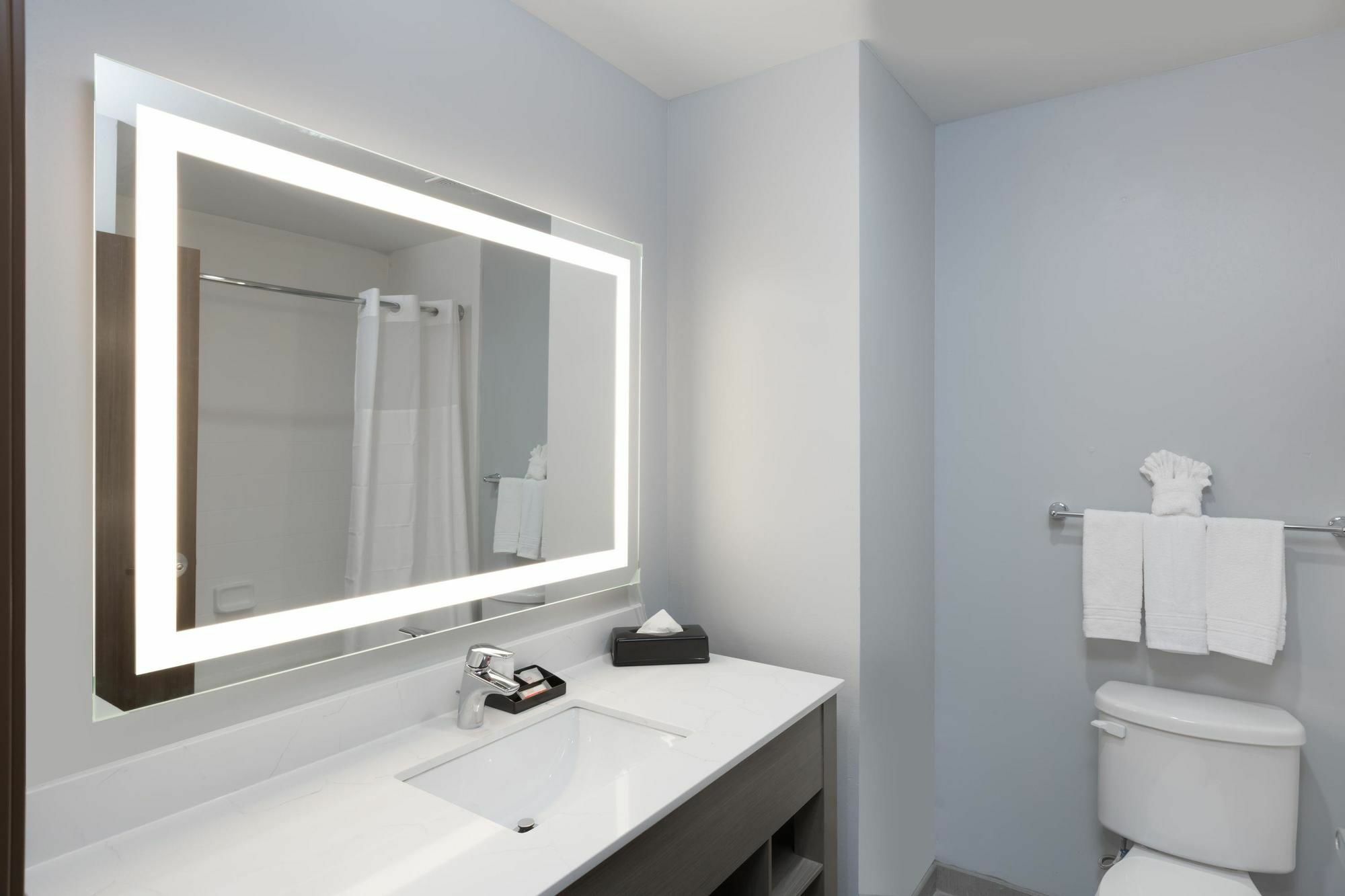 Days Inn & Suites By Wyndham Houston Nw Cypress Bagian luar foto