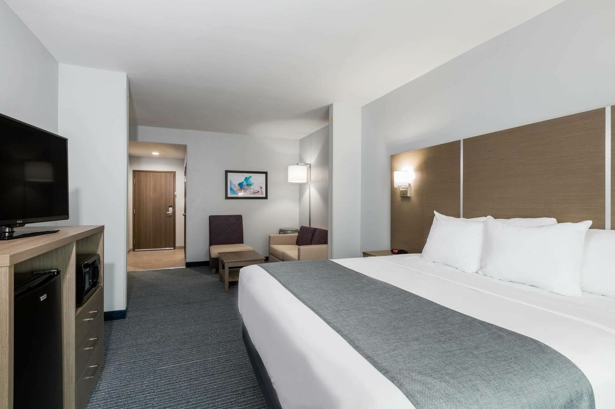 Days Inn & Suites By Wyndham Houston Nw Cypress Bagian luar foto