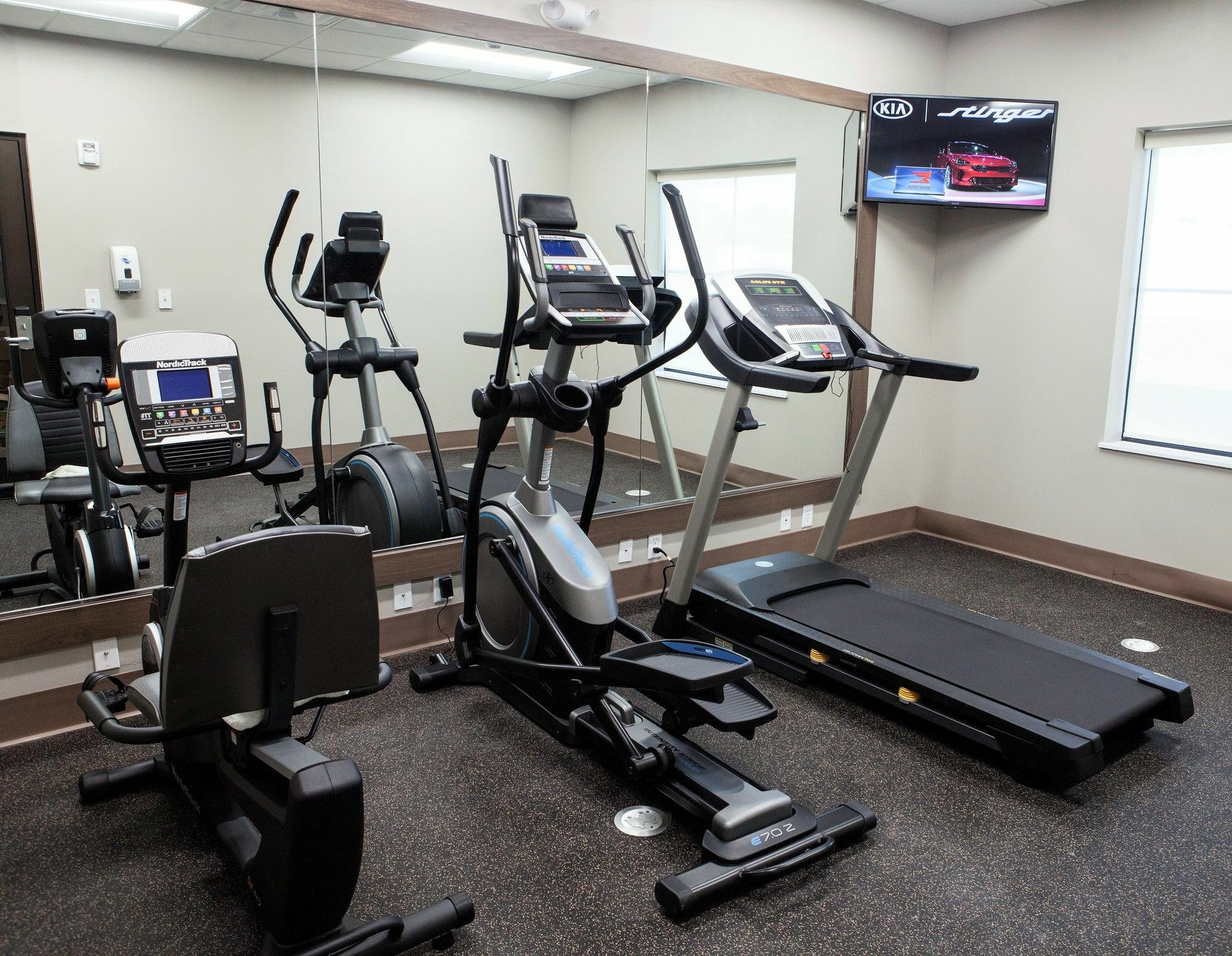 Days Inn & Suites By Wyndham Houston Nw Cypress Bagian luar foto