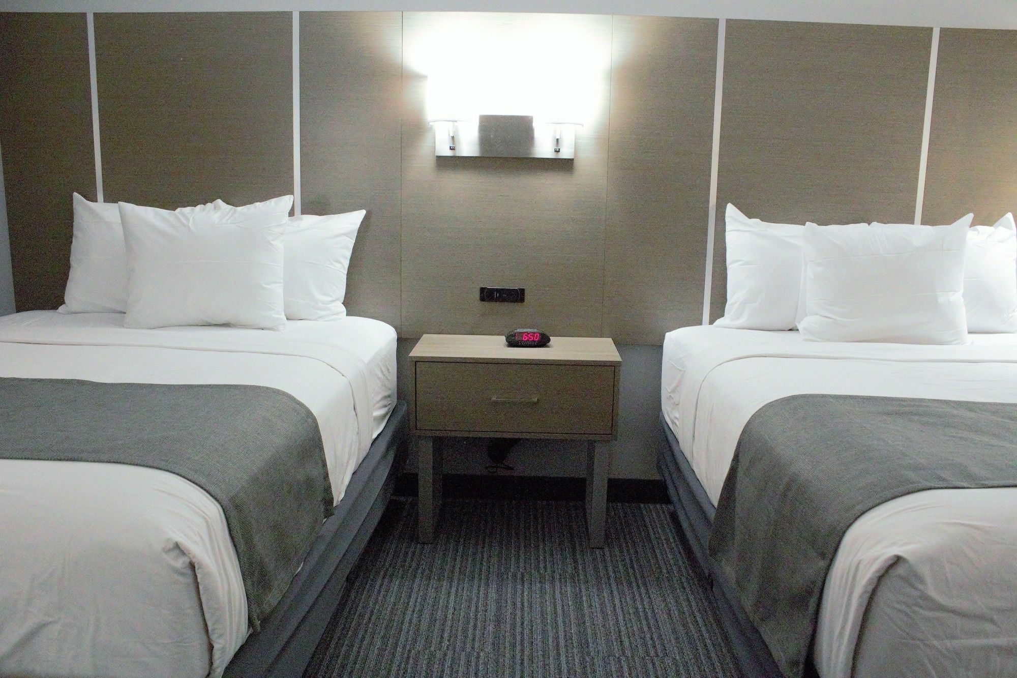 Days Inn & Suites By Wyndham Houston Nw Cypress Bagian luar foto
