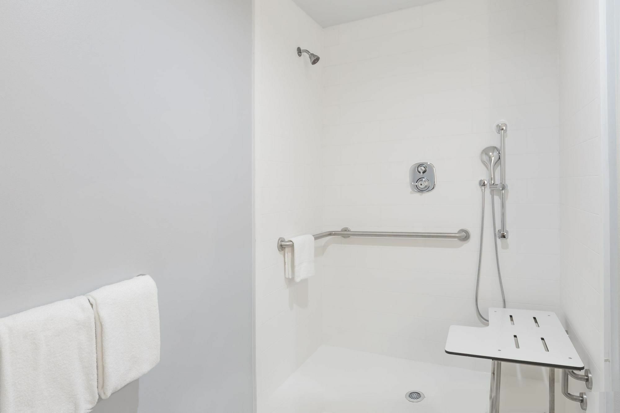 Days Inn & Suites By Wyndham Houston Nw Cypress Bagian luar foto